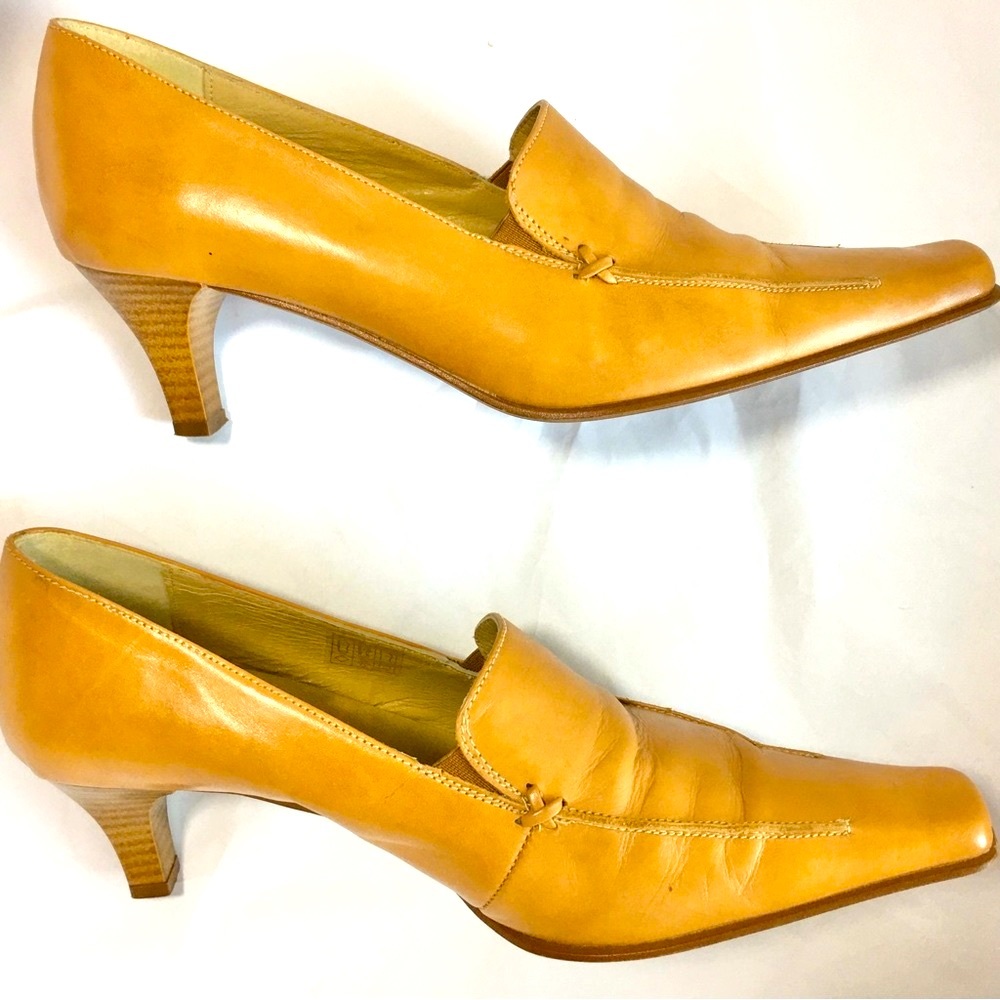 Gianni Gregori light brown leather pointed toe pumps heels. Size 40. US 10.